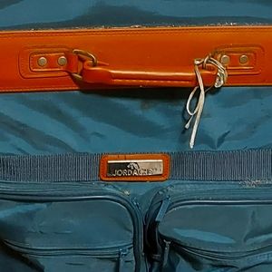 Jordasche garment luggage